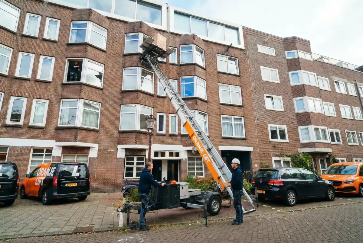 Verhuislift in actie in Hoorn